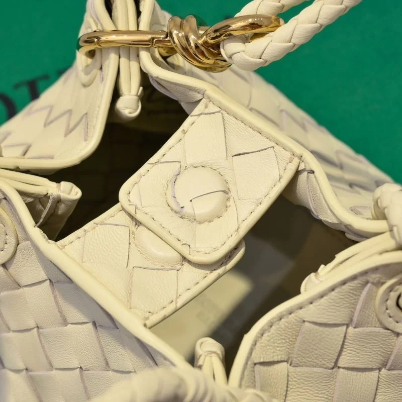 Lightweight Bottega Veneta Bucket Bags 51954