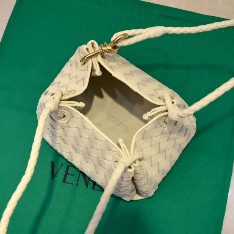 Lightweight Bottega Veneta Bucket Bags 51954