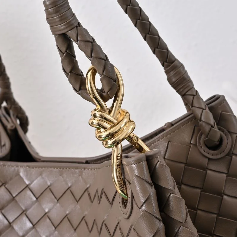 Bottega Veneta Bucket Bags Refined 51979