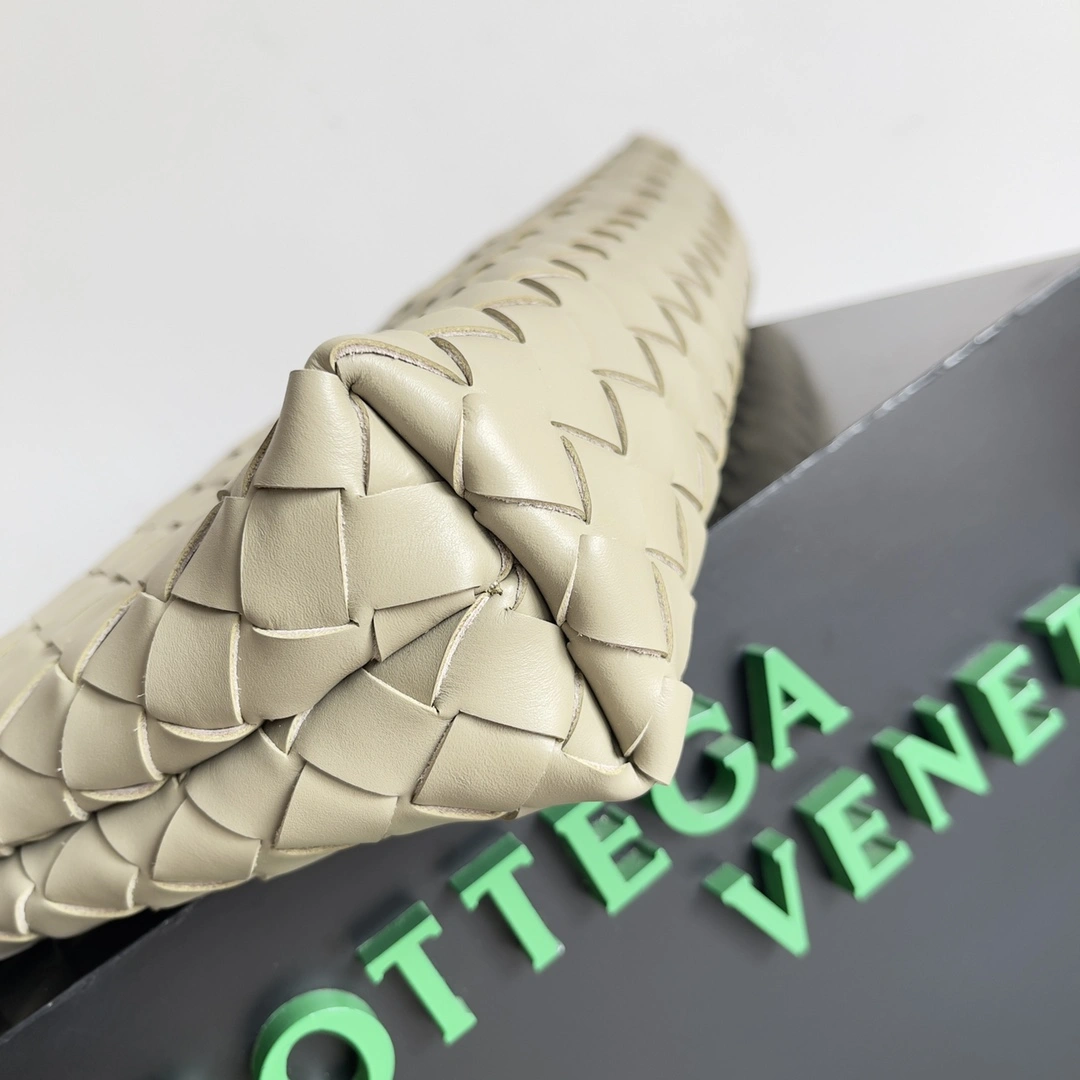 Bottega Veneta Clutch Bags WeatherProof 67761