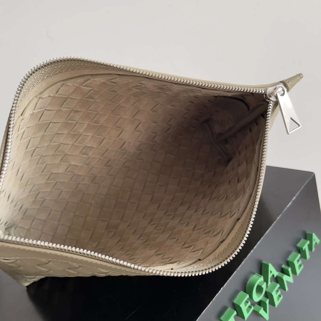 Bottega Veneta Clutch Bags WeatherProof 67761