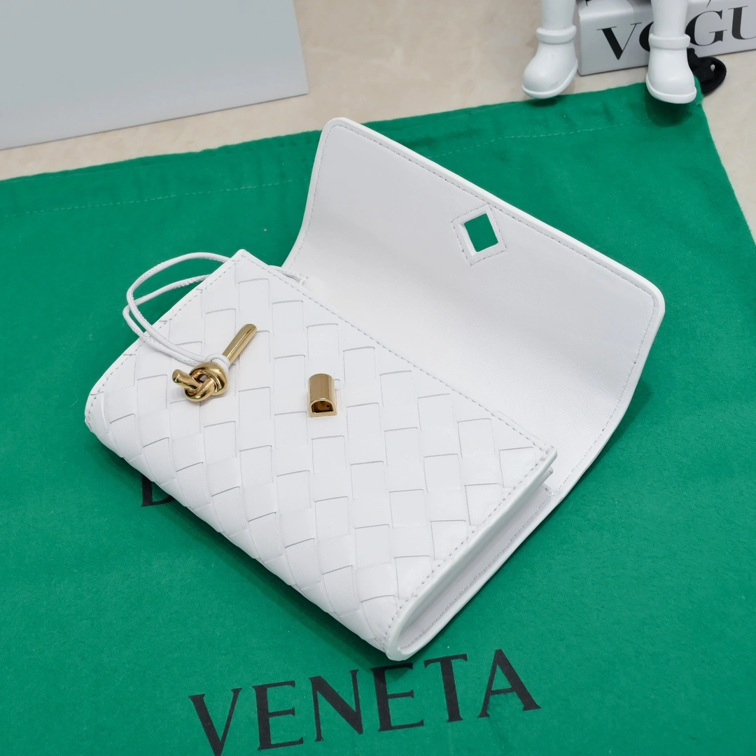 Bottega Veneta Clutch Bags Effortless 67754
