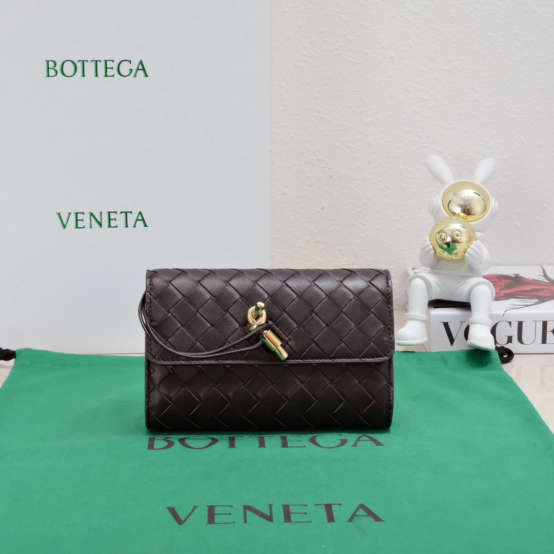Vibrant Bottega Veneta Clutch Bags 67748