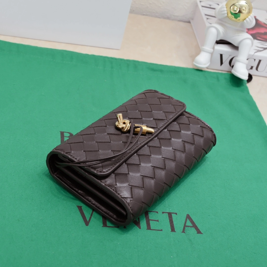 Vibrant Bottega Veneta Clutch Bags 67748