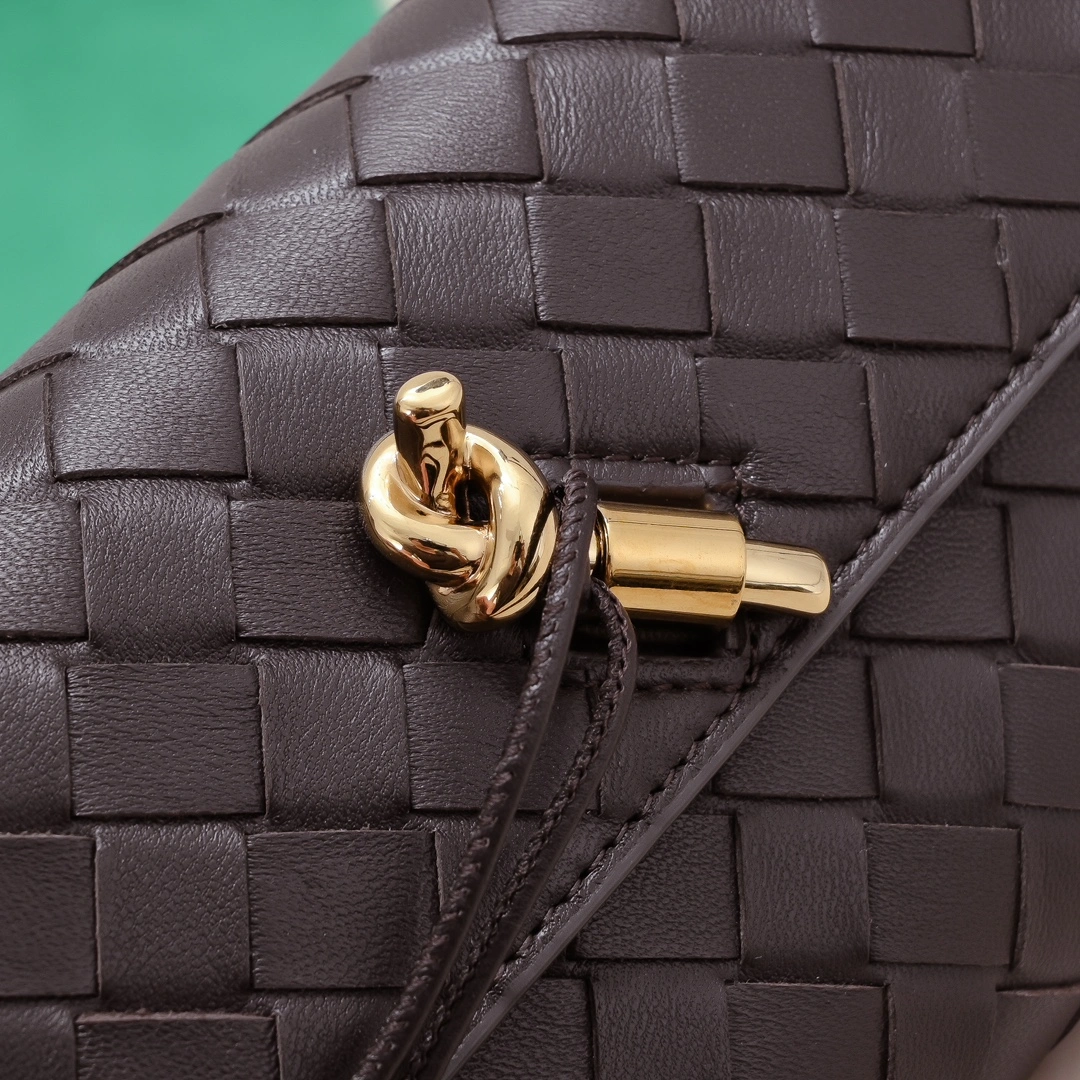 Vibrant Bottega Veneta Clutch Bags 67748