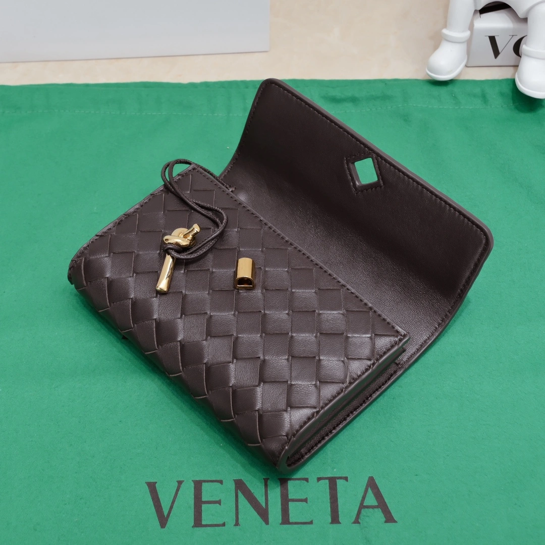 Vibrant Bottega Veneta Clutch Bags 67748