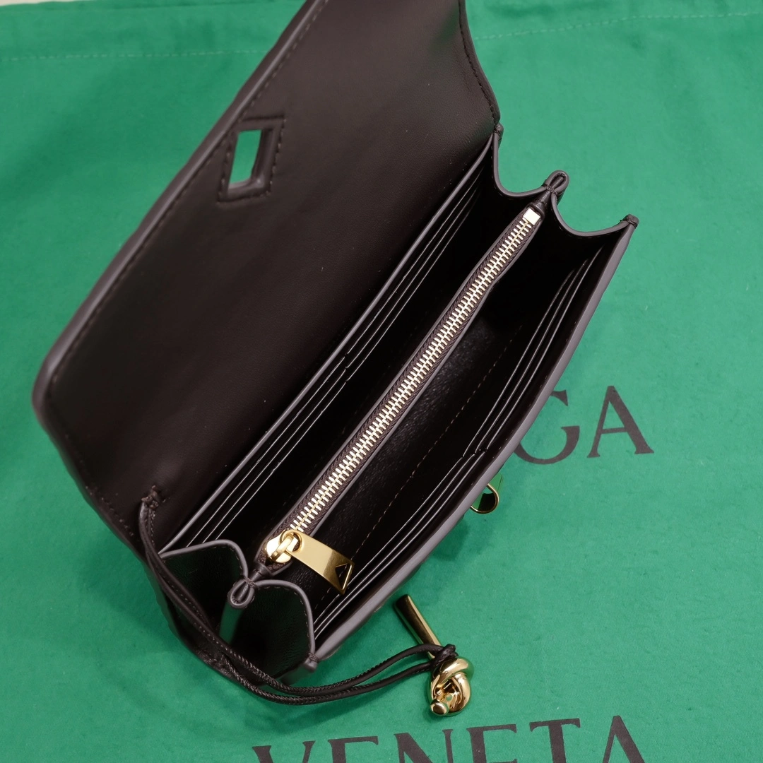 Vibrant Bottega Veneta Clutch Bags 67748