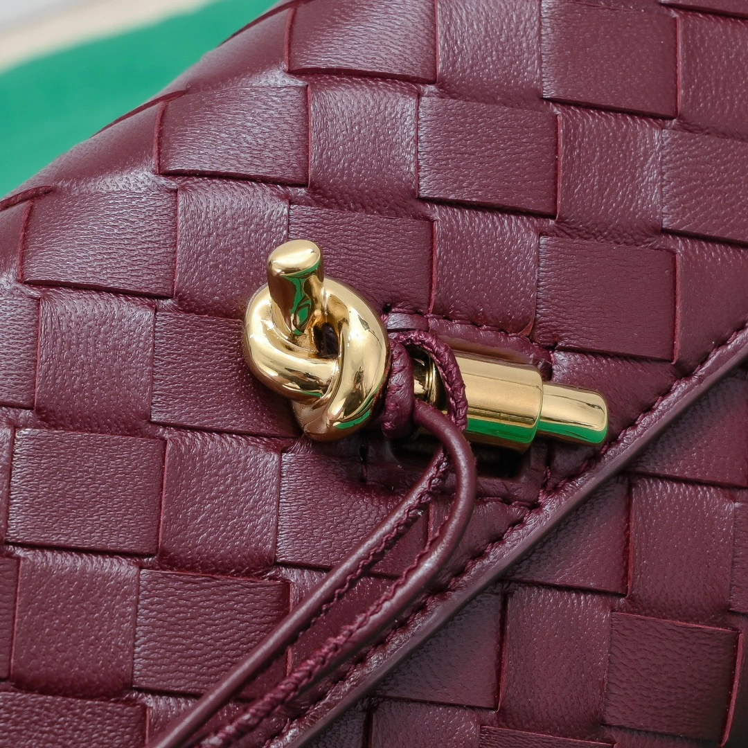 Tailored Bottega Veneta Clutch Bags 67747