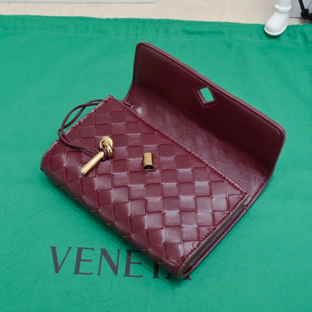Tailored Bottega Veneta Clutch Bags 67747