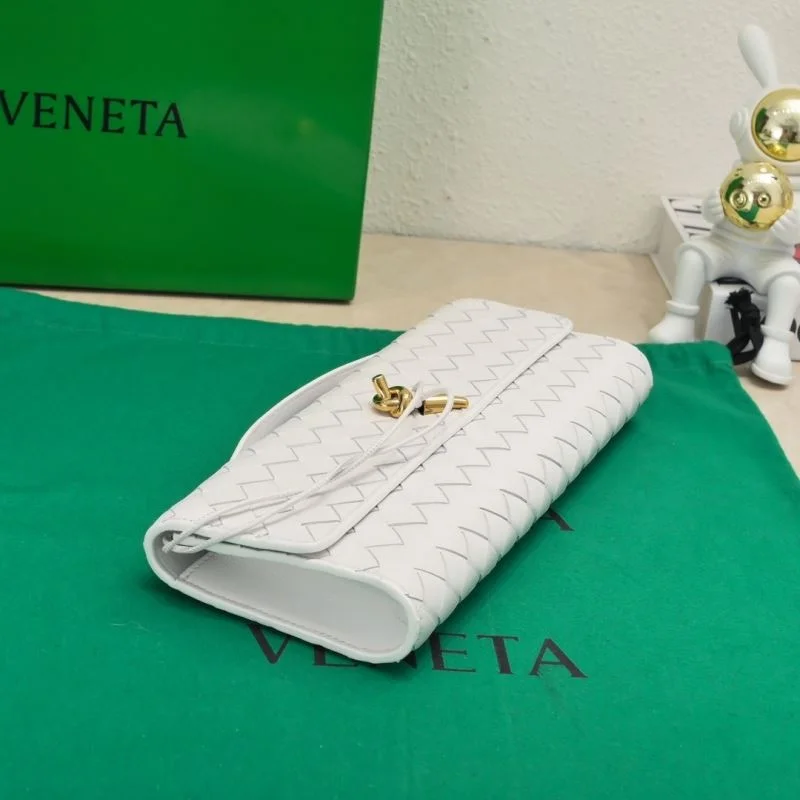 ZipUp Bottega Veneta Clutch Bags 51937