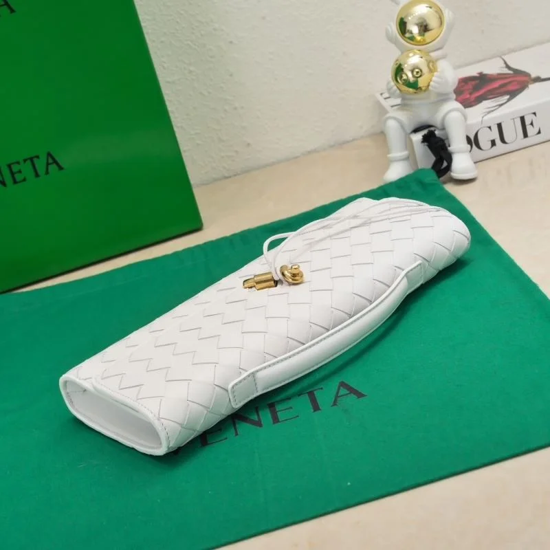 ZipUp Bottega Veneta Clutch Bags 51937