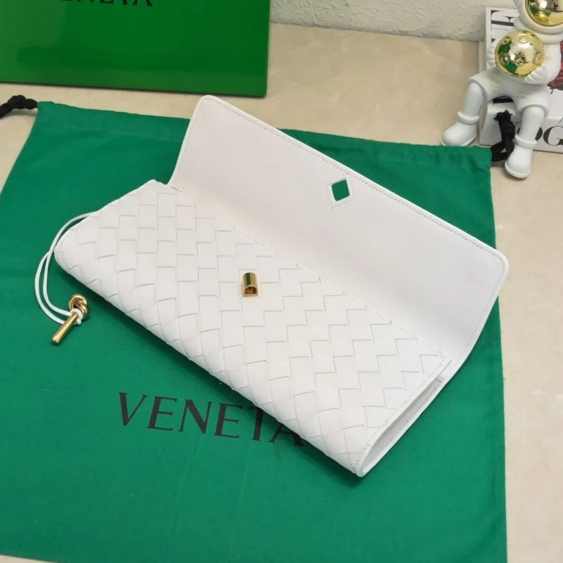 ZipUp Bottega Veneta Clutch Bags 51937