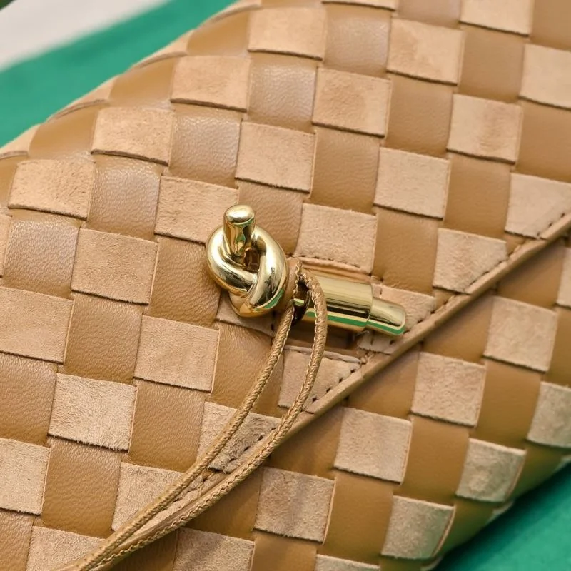 FashionForward Bottega Veneta Clutch Bags 51923