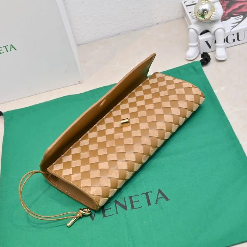 FashionForward Bottega Veneta Clutch Bags 51923