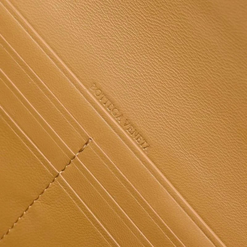 FashionForward Bottega Veneta Clutch Bags 51923