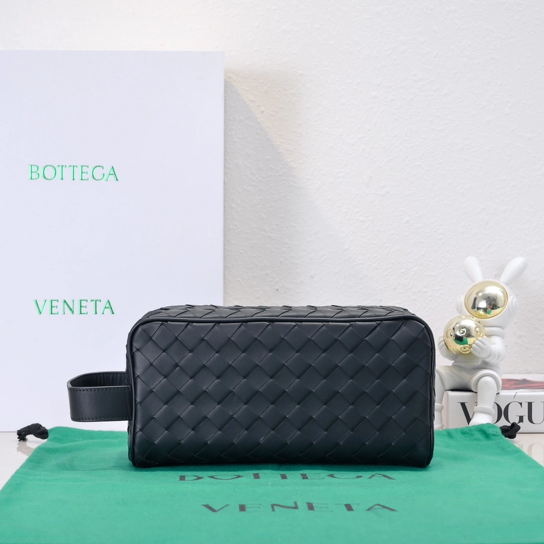 Trendsetting Bottega Veneta Cosmetic Bags 67743
