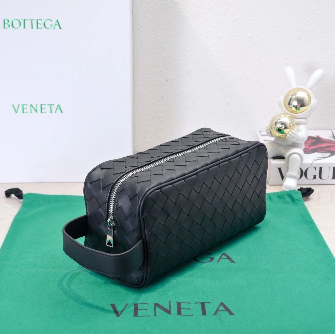 Trendsetting Bottega Veneta Cosmetic Bags 67743