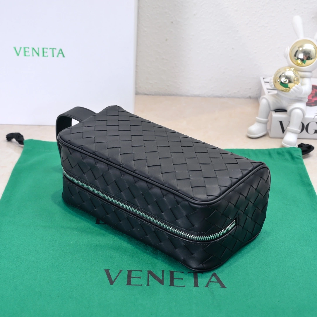 Trendsetting Bottega Veneta Cosmetic Bags 67743