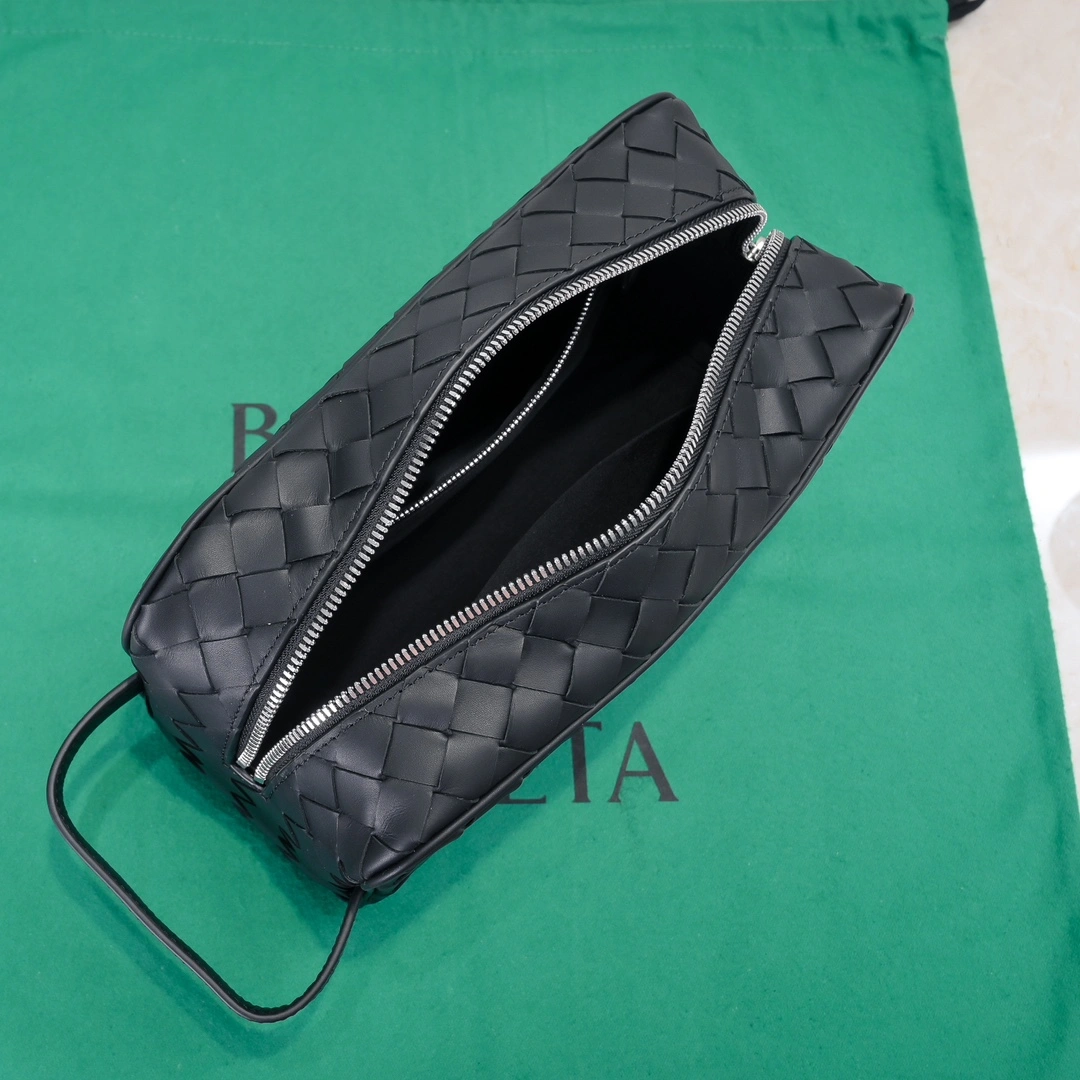 Trendsetting Bottega Veneta Cosmetic Bags 67743