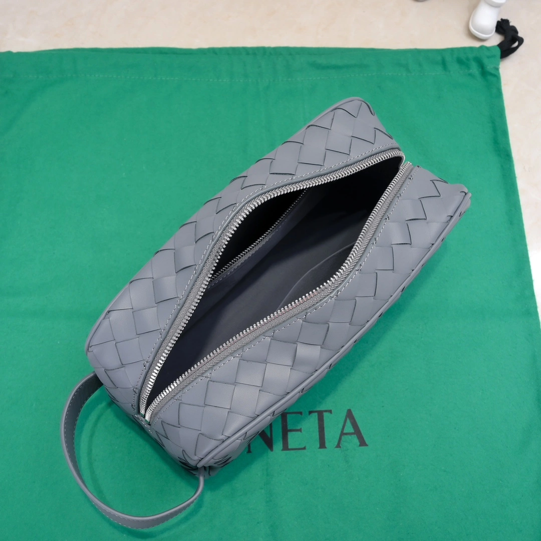 Versatile Bottega Veneta Cosmetic Bags 67740