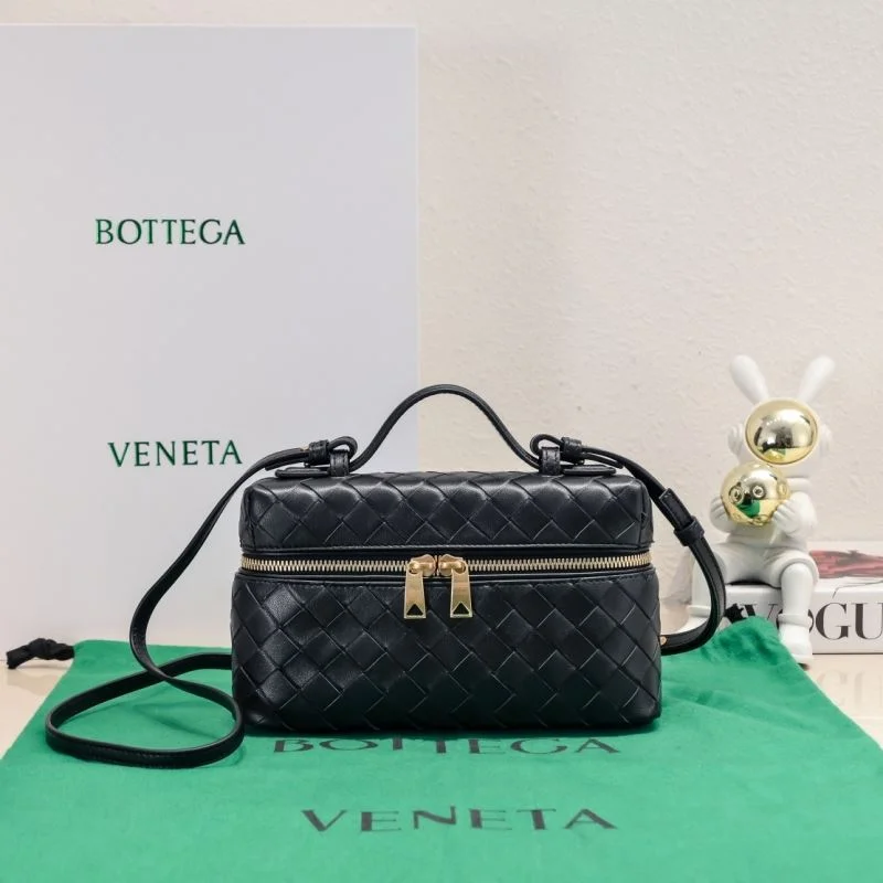Trendsetting Bottega Veneta Cosmetic Bags 51965