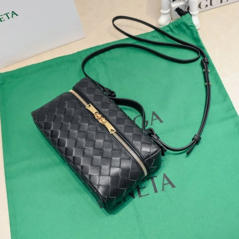 Trendsetting Bottega Veneta Cosmetic Bags 51965