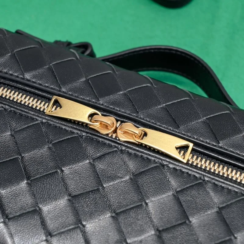 Trendsetting Bottega Veneta Cosmetic Bags 51965