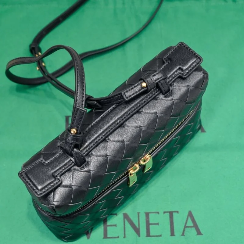 Trendsetting Bottega Veneta Cosmetic Bags 51965