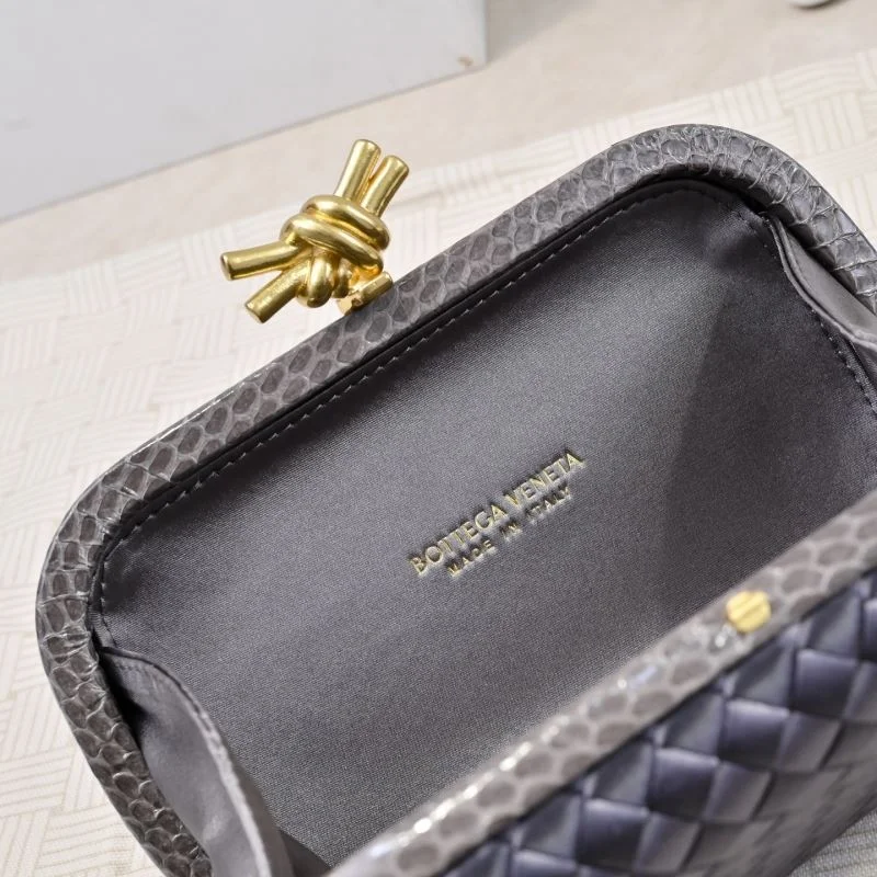 Versatile Bottega Veneta Cosmetic Bags 51901