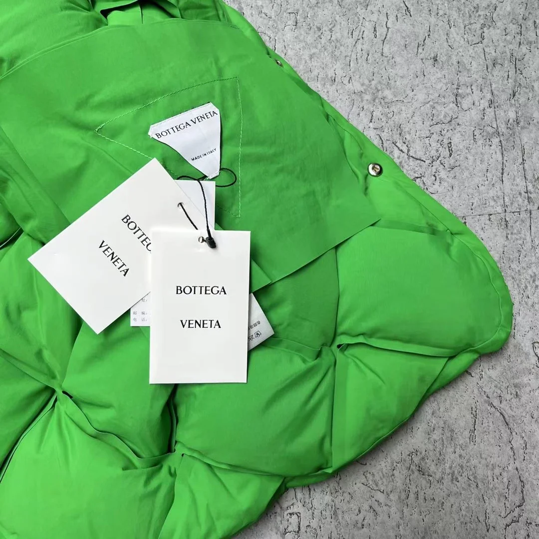 Unisex Bottega Veneta Down Jackets 165479