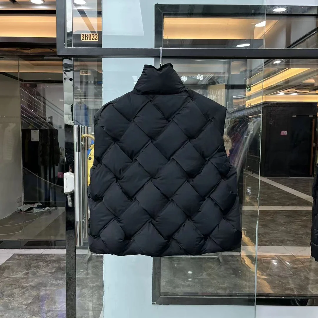 Sporty Bottega Veneta Down Jackets 165471