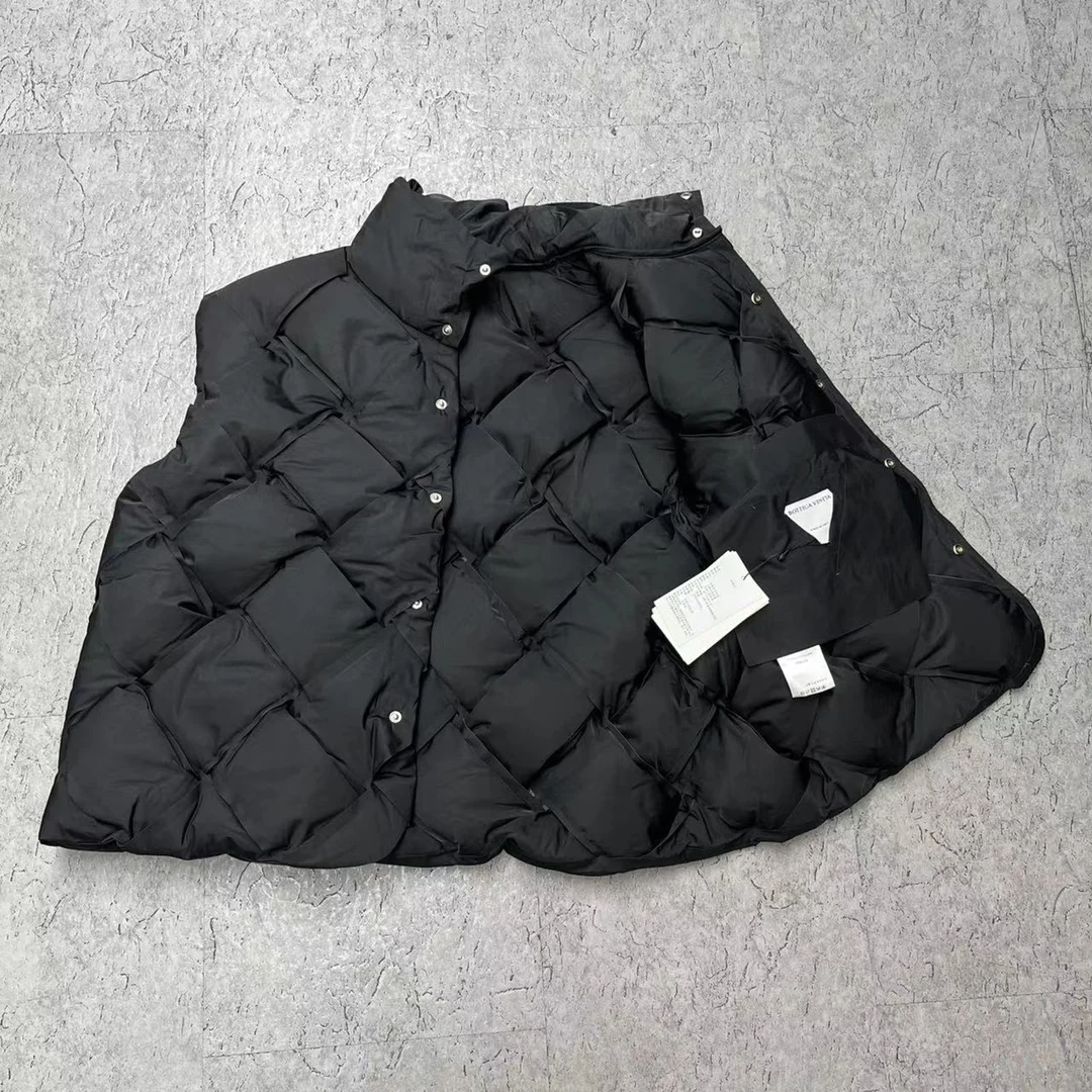 Sporty Bottega Veneta Down Jackets 165471