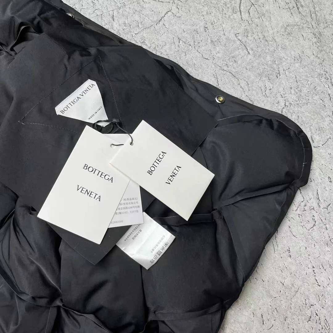 Sporty Bottega Veneta Down Jackets 165471