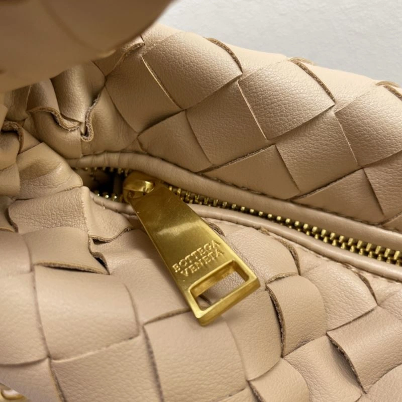 Bottega Veneta Hobo Bags Resilient 84749