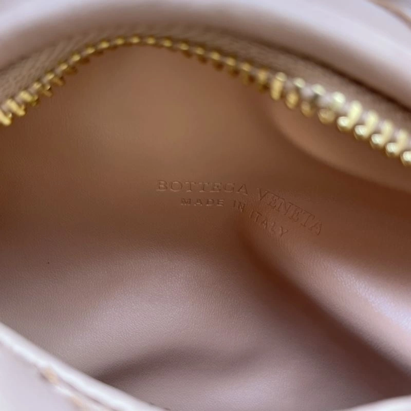 Bottega Veneta Hobo Bags Resilient 84749