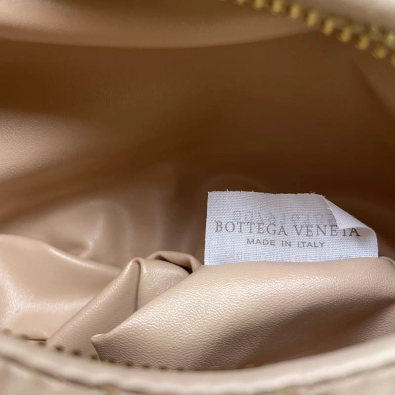 Bottega Veneta Hobo Bags Resilient 84749