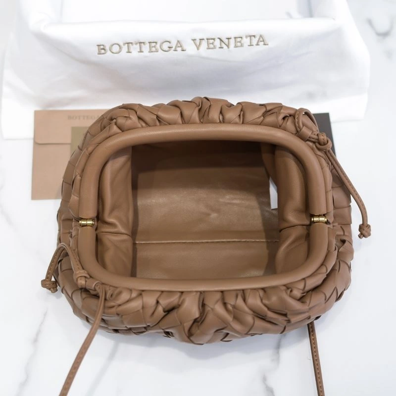 WellDesigned Bottega Veneta Pouch Clutch Bags 68095