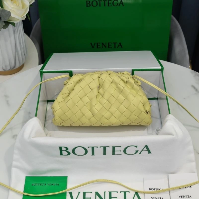 Bottega Veneta Pouch Clutch Bags Fashionable 68117