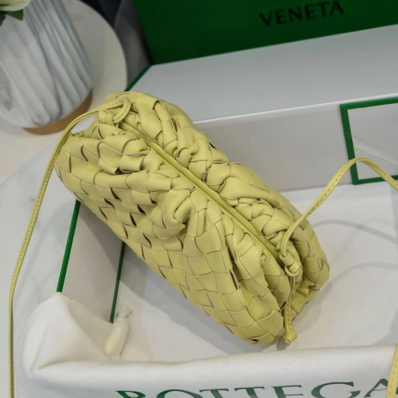 Bottega Veneta Pouch Clutch Bags Fashionable 68117