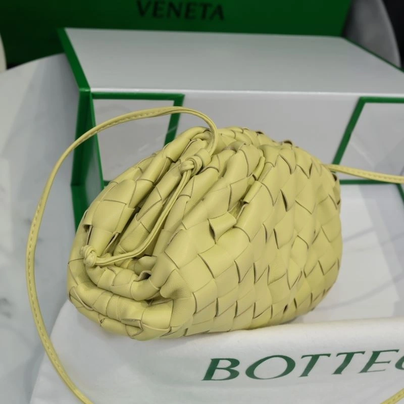 Bottega Veneta Pouch Clutch Bags Fashionable 68117