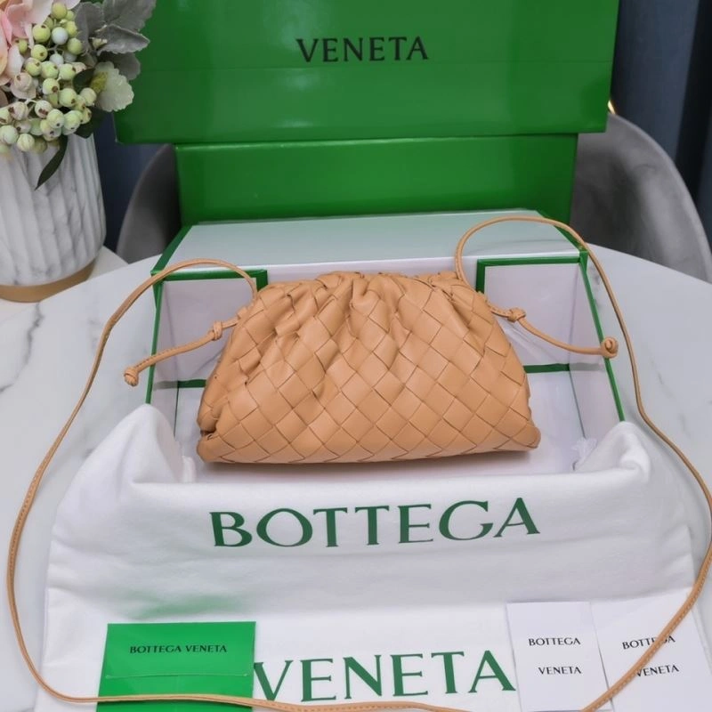 Bottega Veneta Pouch Clutch Bags OnTrend 68081