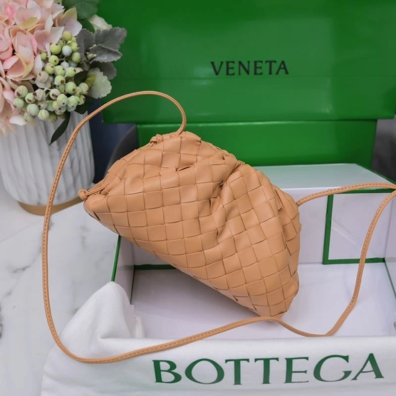 Bottega Veneta Pouch Clutch Bags OnTrend 68081
