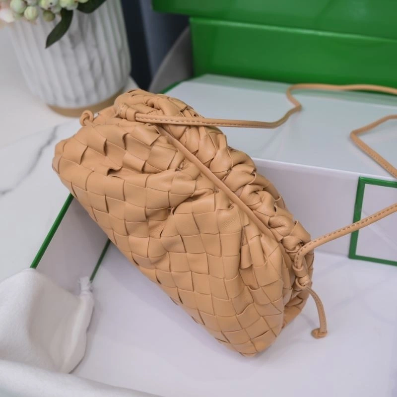 Bottega Veneta Pouch Clutch Bags OnTrend 68081