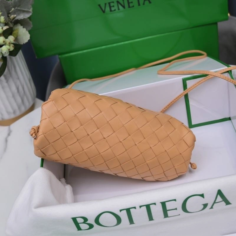 Bottega Veneta Pouch Clutch Bags OnTrend 68081