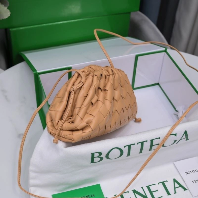 Bottega Veneta Pouch Clutch Bags OnTrend 68081
