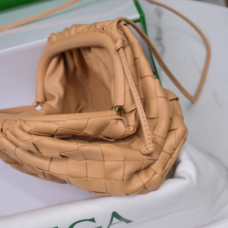 Bottega Veneta Pouch Clutch Bags OnTrend 68081