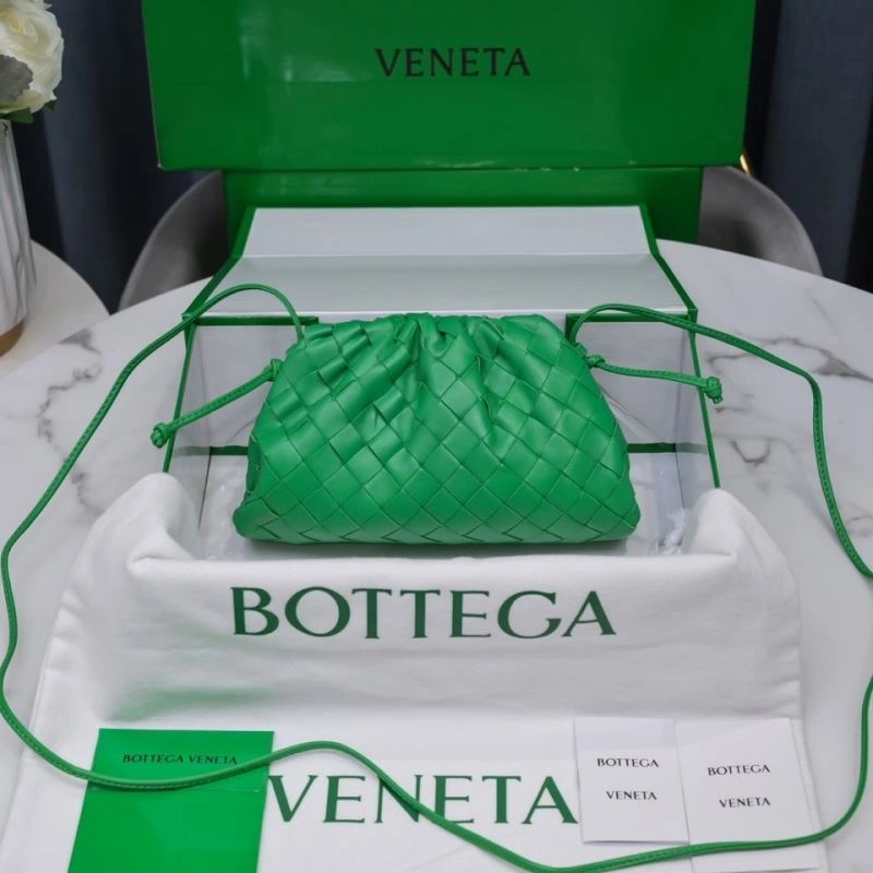 Refined Bottega Veneta Pouch Clutch Bags 68126