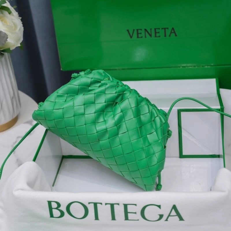 Refined Bottega Veneta Pouch Clutch Bags 68126