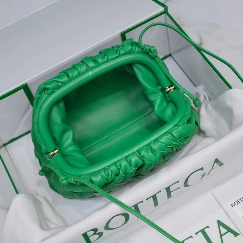 Refined Bottega Veneta Pouch Clutch Bags 68126