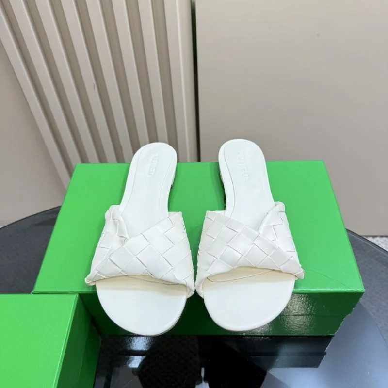 Minimalist Bottega Veneta Sandals 12947